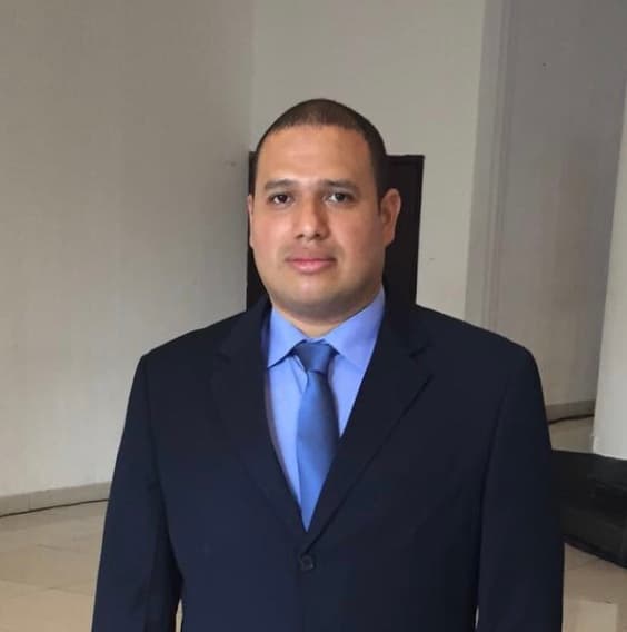 Dr. Dayan  A.  Salado G.