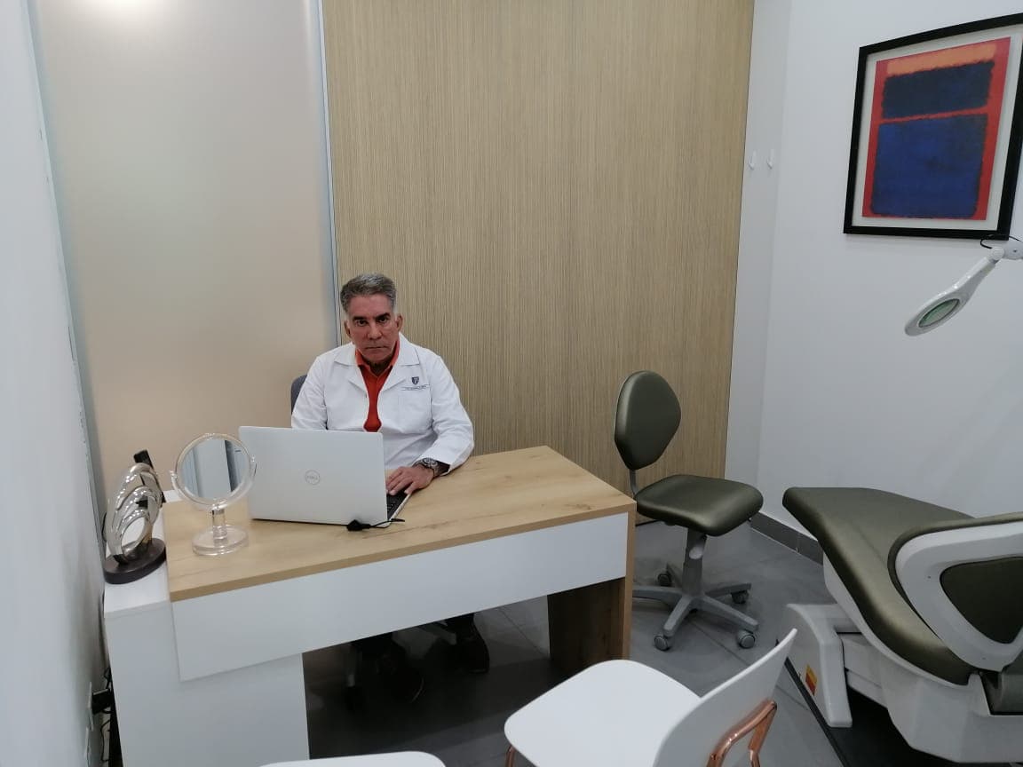 Dr. Raúl García De Paredes