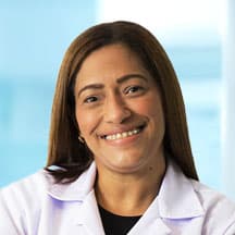 Dr. Thais Patricia Coronado Broce