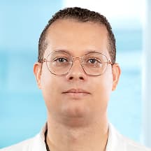 Dr. Stanislav Leslie