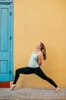 Maya Davis — Instructor De Yoga